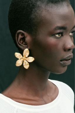 PENDIENTES FLOR RELIEVE JOYAS / Dorado
