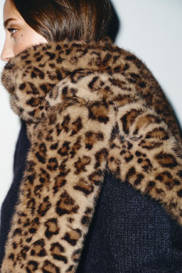 ANIMAL PRINT FAUX FUR SCARF