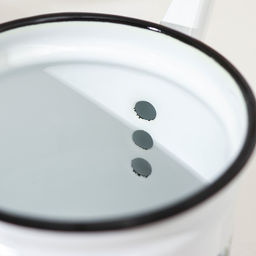 Чайник заварочный с пластиковой кнопкой «Клубника садовая», 1 л, фиксированная ручка, индукция, цвет белый