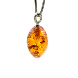 Кулон маленький из янтаря рис 8*13мм цв.светло-коньячный