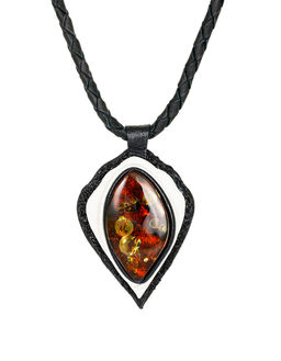 Колье из кожи Амазонка с вишнёвым янтарём