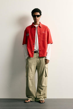 SOBRECAMISA BOXY FIT BORDADO PARCHES / Rojo