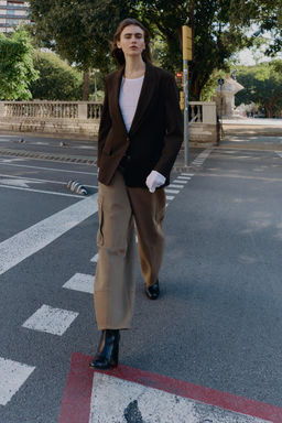 BLAZER WITH SHOULDER PADS AND BACK BUTTON DETAIL