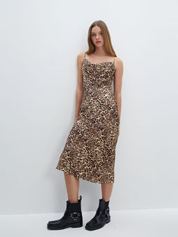 D?k?ml? Yaka Ask?l? Leopar Desenli Saten Elbise
