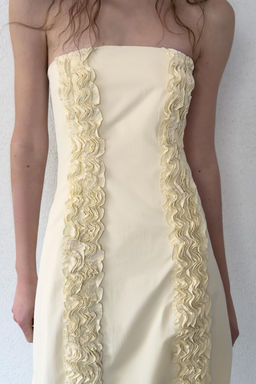 VESTIDO MIDI VOLANTES RELIEVE / Marfil - Zara фото 11