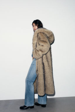 FAUX FUR COAT WITH HOODIE - Zara фото 3
