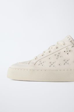 BAMBA CALADOS / Blanco