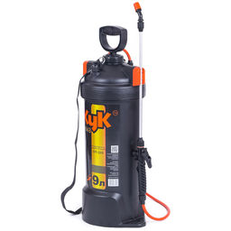 Опрыскиватель-распылитель садовый, пластмассовый 9л "Жук Оптима", пневматический, литьевой бак со съёмной крышкой, алюминиевый нетелескопический брандспойтер 65см, регулировка распыла: от струи до тумана, предохранительный клапан, мерная шкала, стекл