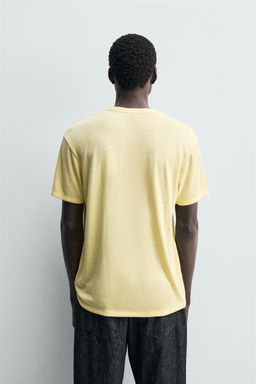 CAMISETA CUELLO PANADERO ABIERTO / Amarillo