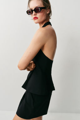 TOP CHALECO HALTER BOT?N FORRADO / Negro