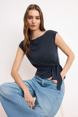 Antrasit Fitted/Vucuda Oturan Kruvaze Kay?k Yaka Baglama Detayl? Modall? Orme Bluz TWOSS26BZ00275 - Trendyolmilla фото 2