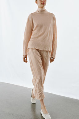 JERSEY PUNTO LAZO EFECTO ARRUGADO / rosa claro - Zara фото 5