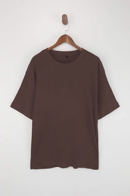 Kahverengi Dusuk Omuz Regular Fit Dokulu T-Shirt TMNSS26TS00005