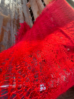 110 Палантин Лепесток розы красный - Оренбургский пуховый узор фото 3