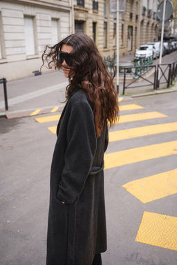 Abrigo con acabado cepillado y cinturon de anudar - H&m фото 5