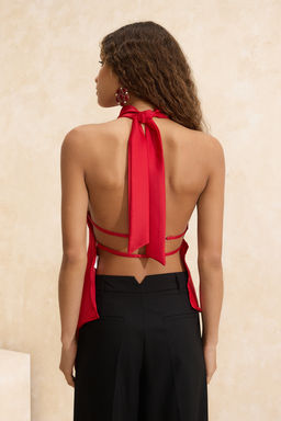 K?rm?z? Asimetrik Kesim Halter Yaka Saten Bluz TPRSS26BZ00019