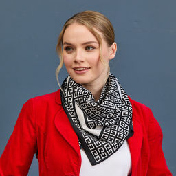 Платок с принтом G (черно-белый), 90х90 - Мастерская ПОКРОВ фото 4