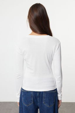 Teen Ekru Bask? ve Fiyonk Detayl? Fitted/Vucuda Oturan Orme Bluz TWOAW25BZ00126