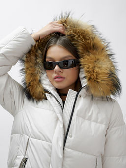 Куртка зимняя Visdeer 3215SB женская светло-бежевая с мехом енота утеплитель 220 г/м²  фото 9