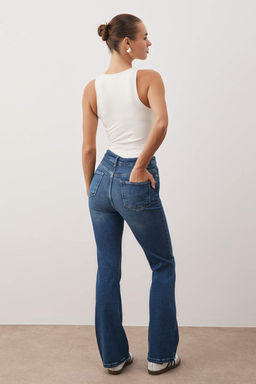 Koyu Mavi Yuksek Bel Flare Jeans TWOAW26JE00248 - Trendyolmilla фото 4