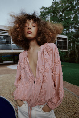 CHAQUETA OVERSIZE ESTRUCTURA FLORES / Rosa pastel