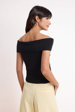 Siyah Carmen Yaka Vucudu Saran Triko Ince Bluz TWOSS26BZ00322