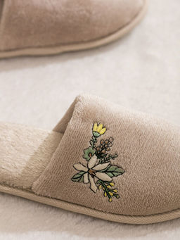 ?i?ek Nak??l? Kad?n Ev Terli?i