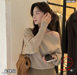 Стильная укороченная оверсайз кофта с открытыми плечами