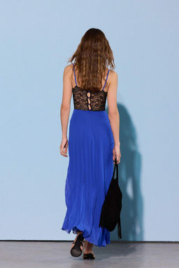 Limited Edition Saks Duz Dokuma Sifon Maxi Abiye & Mezuniyet Elbisesi TPRSS26AE00087 - Trendyolmilla фото 2