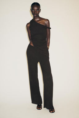 ASYMMETRIC TEXTURED TOP