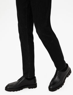 Черные классические туфли