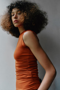TOP FRUNCES LATERALES / Naranja quemado - Zara фото 5