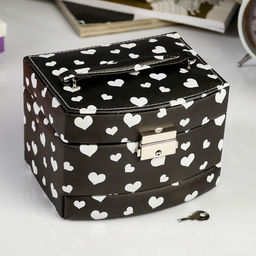Шкатулка для украшений Сердечки на чёрном, кожзам, с замком и ключом, 11?16?13 см