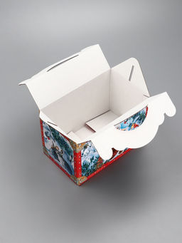 Подарочная новогодняя коробка «ЗИМНЯЯ СКАЗКА в красном» Чемоданчик средний 20×12×19 см