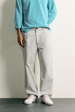 PANTAL?N CHINO STRAIGHT FIT PLIEGUES / Gris