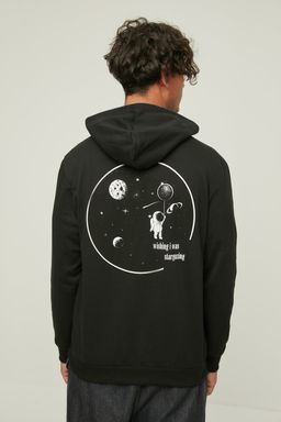 TRENDYOL MAN Siyah Regular/Normal Kesim Kapusonlu Uzay Bask?l? Sweatshirt TMNAW21SW0635
