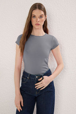 Gri Poliamid K?sa Kol Bisiklet Yaka Fitted/Vucuda Oturan Orme T-Shirt TWOSS24TS00238