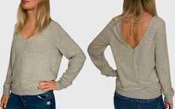 Женский джемпер Z Supply с открытой спиной  нежный лук без лишнего объема и массивности №833