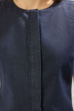 TRENDYOLMILLA Koyu Mavi Crop Fitted Denim Yelek TWOSS25YE00002  фото 3