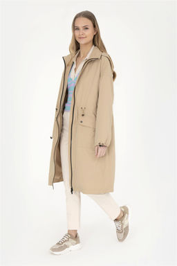 Женское пальто светло-коричневого цвета