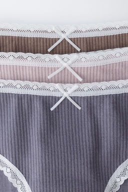 AGES 6-14 / THREE-PACK OF LACE BRIEFS