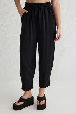 TRENDYOLMILLA Siyah Beli Lastikli Harem/Salvar Rahat Kesim Dokuma Pantolon TWOSS25PL00027