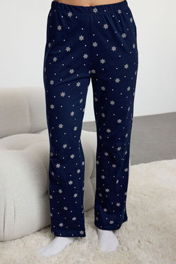Trendyolmilla Lacivert %100 Pamuklu K?s Temal? Biyeli Orme Pijama Tak?m? THMAW25PT00083