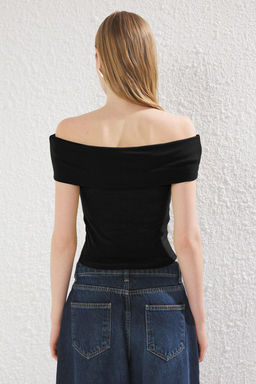 Trendyolmilla Siyah Carmen Yaka Fitted/Vucuda Oturan Orme Bluz TWOSS25BZ00126  фото 5