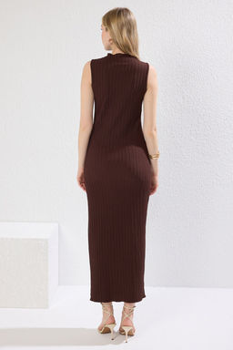 TRENDYOLMILLA Kahverengi Dokulu Kumas Dik Yaka Vucuda Oturan Esnek Maxi Orme Elbise TWOSS25EL00163 фото 9