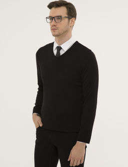 Черный базовый трикотажный свитер приталенного кроя с v-образным вырезом - Cacharel фото 3