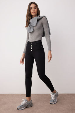 TRENDYOLMILLA Solmayan Siyah Onden Dugmeli Yuksek Bel Skinny Jeans TWOAW24JE00090  фото 2