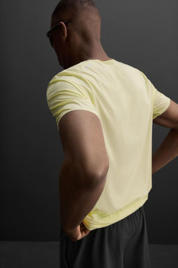 LIGHTWEIGHT TECHNICAL T-SHIRT - Zara фото 7