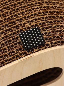 Когтеточка-лежанка картон "Зверьё Моё" ВОСЬМЕРКА средняя с игрушкой 53 х 21 х 16 см