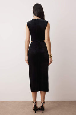 Siyah Aksesuar Detayl? Orme Kadife Maxi Astars?z Elbise TPRAW26EL00092